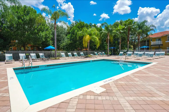 Pool 14 of 28