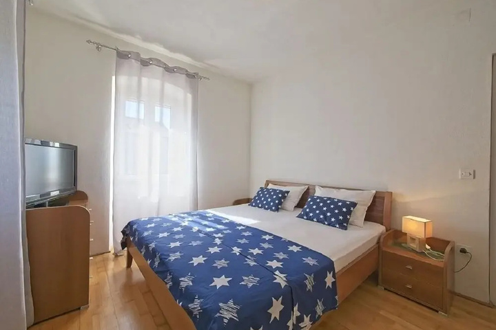 Room 4 of 12