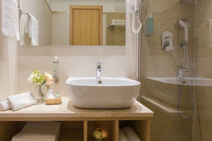 Room 72 of 145