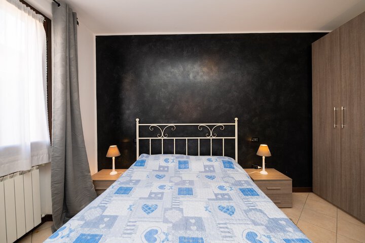 Room 2 of 31