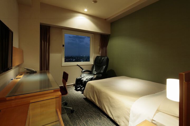 Room 27 of 50