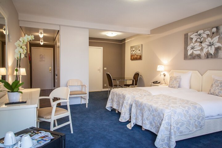 Room 25 of 132