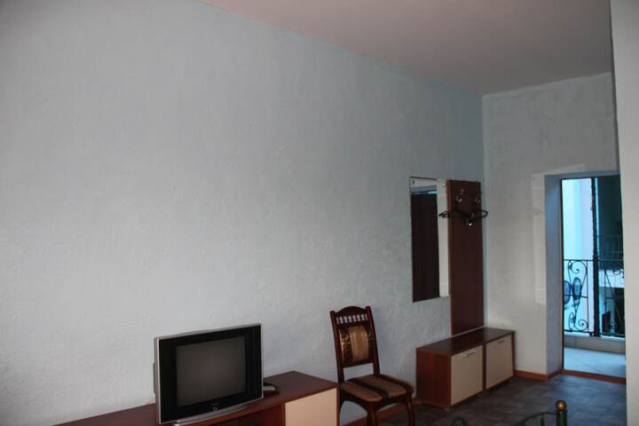 Room 10 of 12