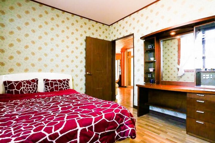 Room 27 of 28