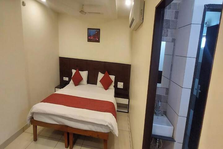 Room 9 of 25