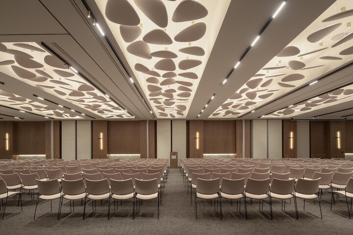 Business Center 320 of 357