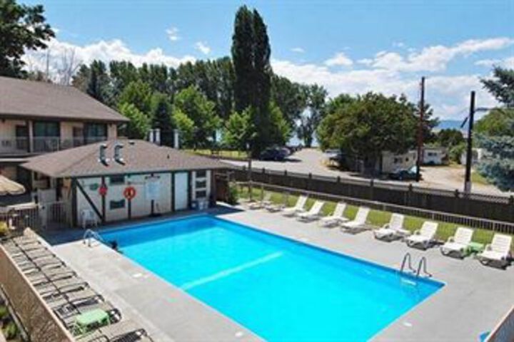 Pool 7 of 8