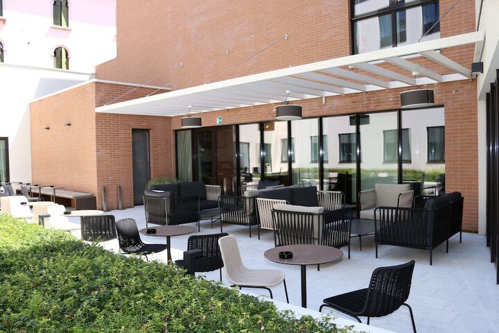 Hotel Exterior 55 of 63