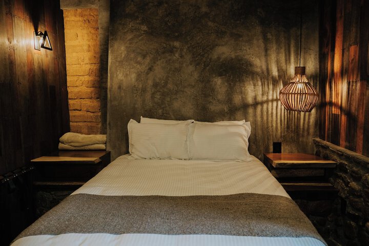 Room 34 of 250