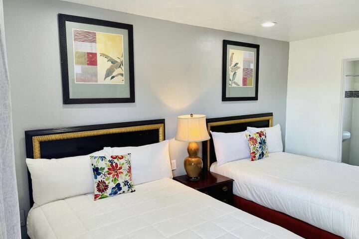 Deluxe Double Room (1 of 6)