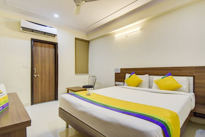 Room 10 of 19