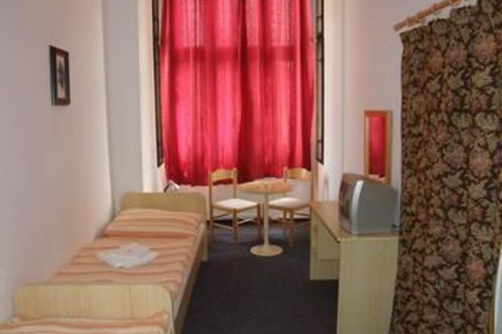 Room 14 of 28