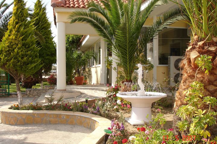 Hotel Exterior 24 of 25
