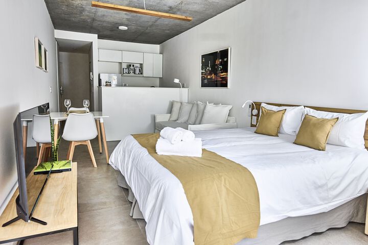 Room 3 of 8