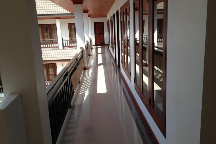 Ballroom/Hall 25 of 32