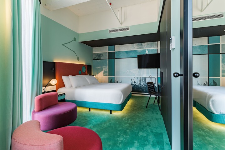 Room 14 of 77