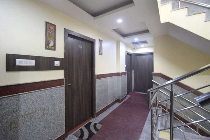 Room 10 of 16
