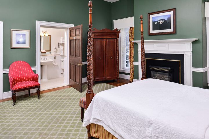 2 Queen Beds Special Interior Entrance (16 of 27)