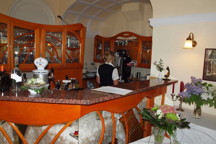 Lounge 20 of 47