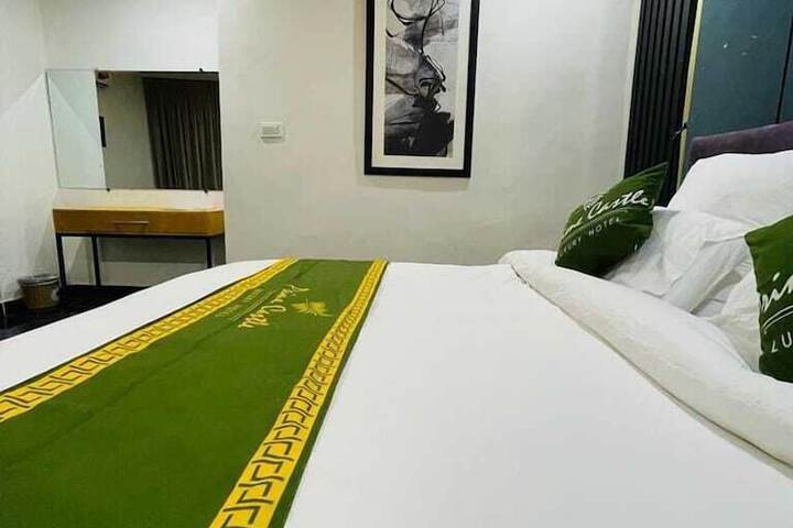 Room 2 of 35