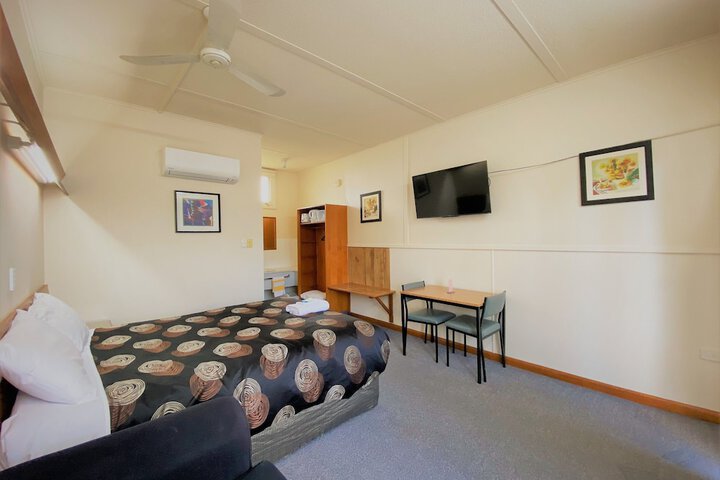 Room 4 of 34
