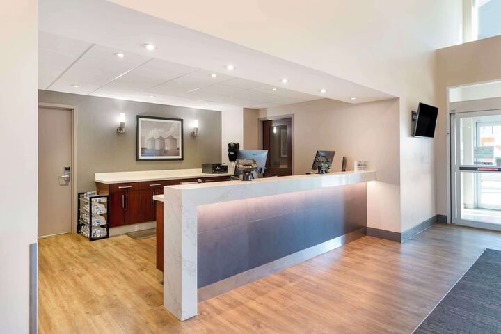 Entrance & Lobby