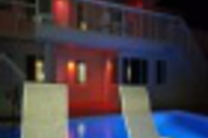 Pool 206 of 695