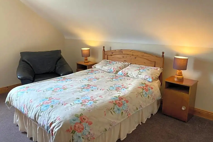 Room 6 of 16