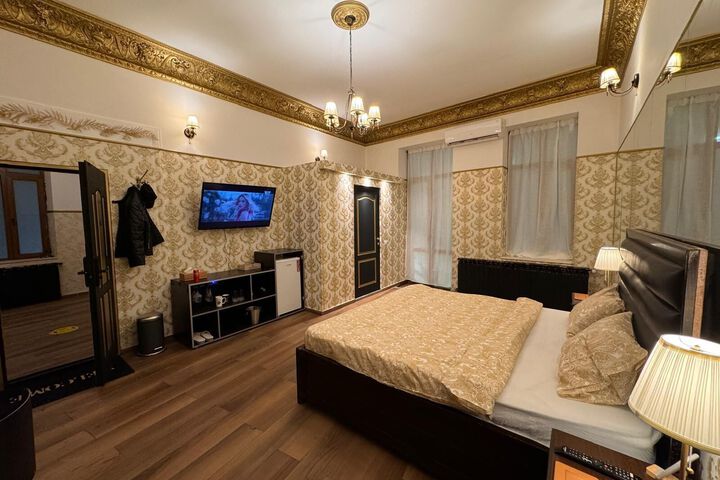 Room 84 of 86