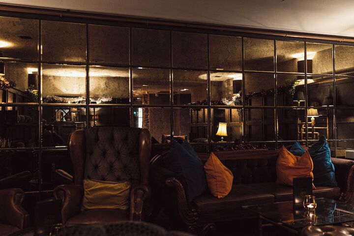Lounge 75 of 85