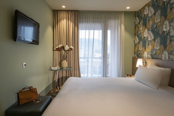 Room 9 of 60