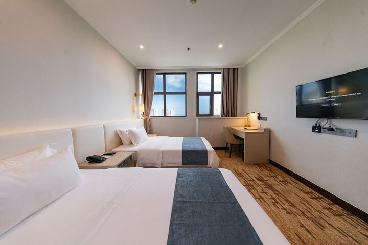 Room 9 of 48