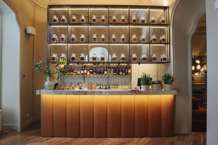 Lounge 62 of 70