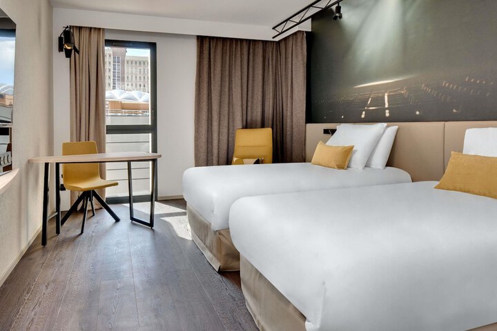 Room 7 of 150