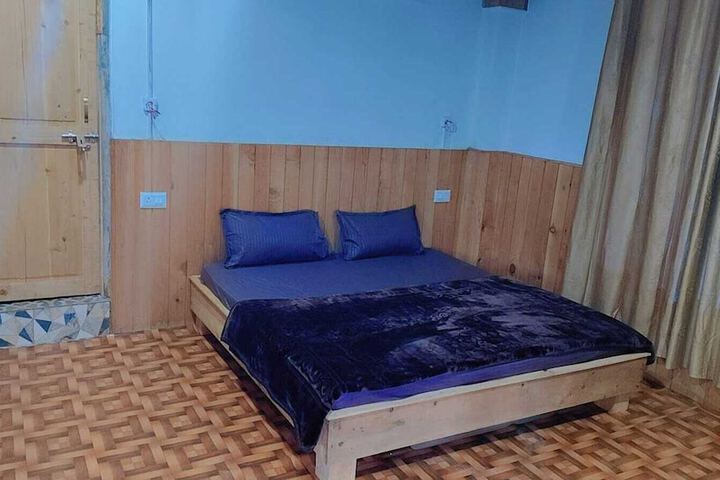 Room 10 of 37