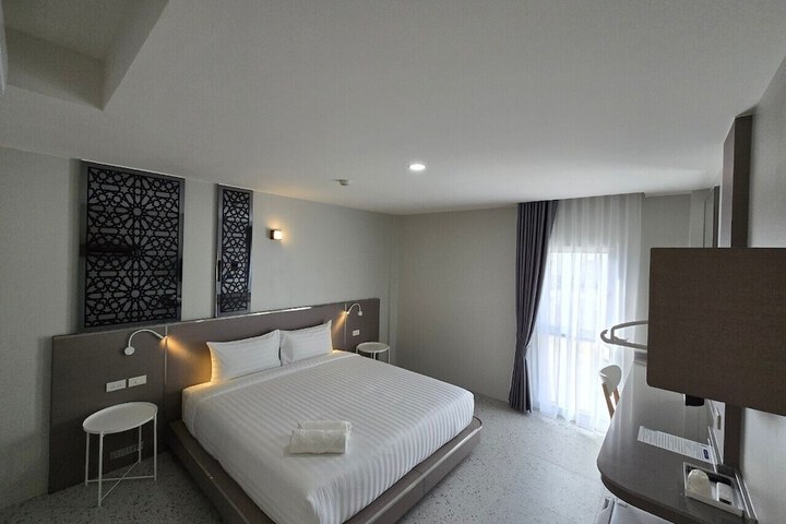 Room 8 of 85