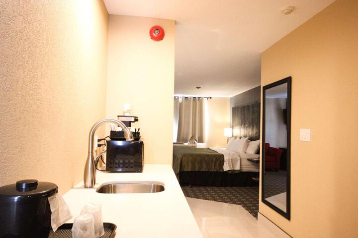 2 Queen Beds Accessible (6 of 18)