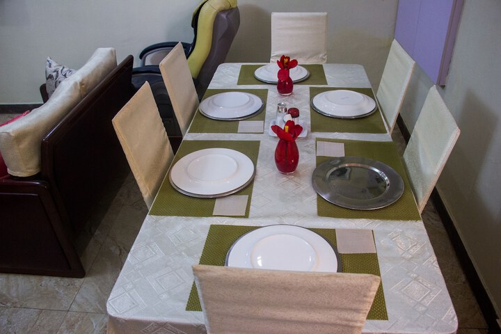 Dining 35 of 37