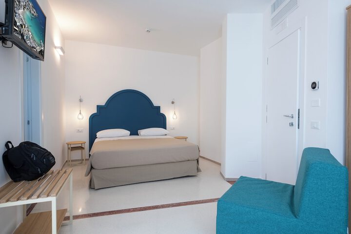 Room 8 of 52