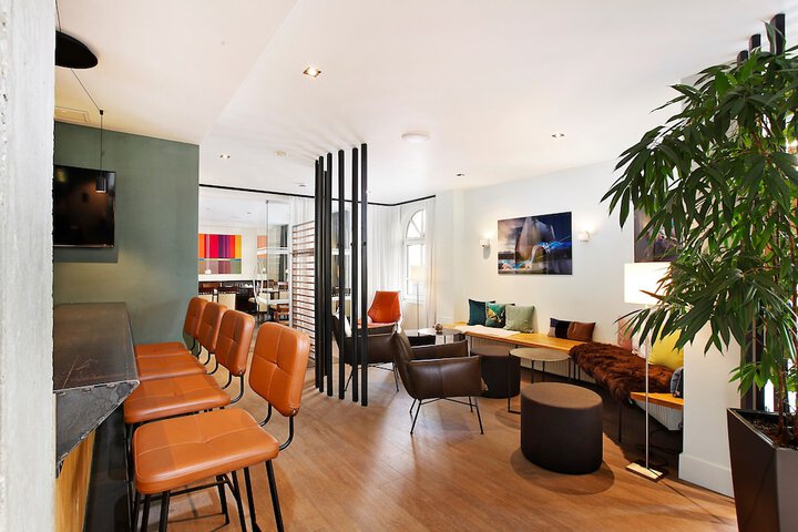 Guest Lobby