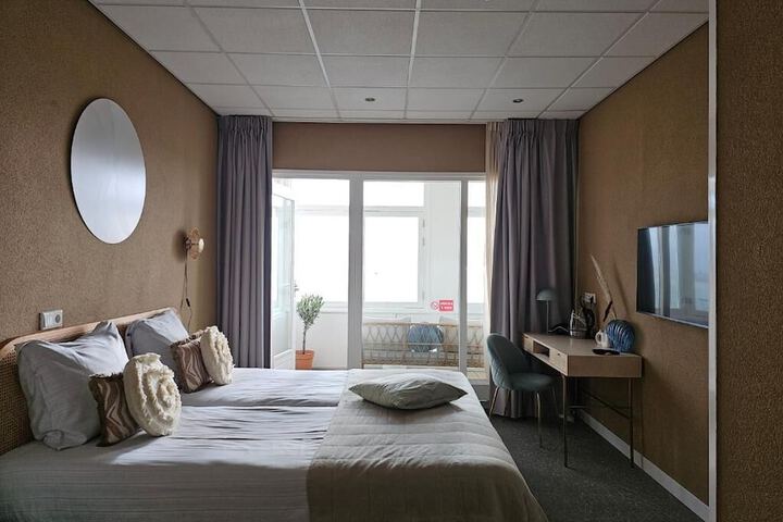 Room 17 of 42