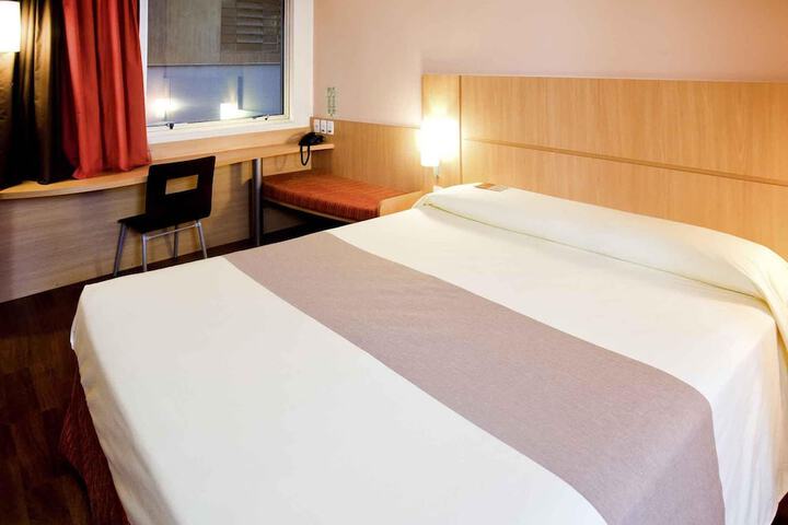 Room 13 of 65