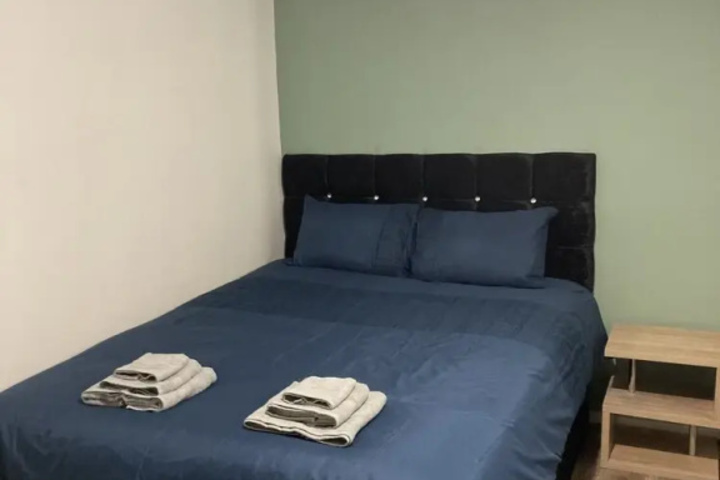 Room 7 of 12