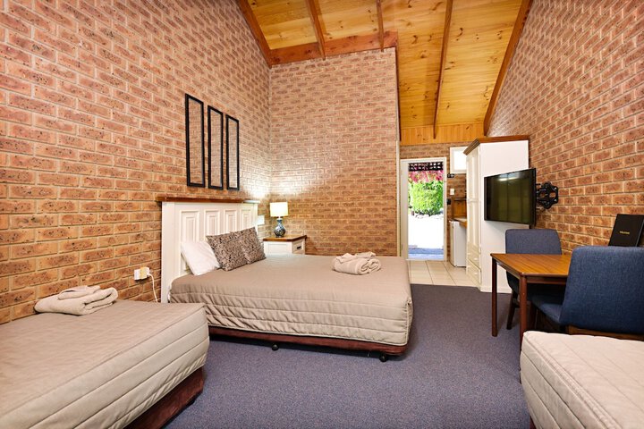 Room 4 of 19
