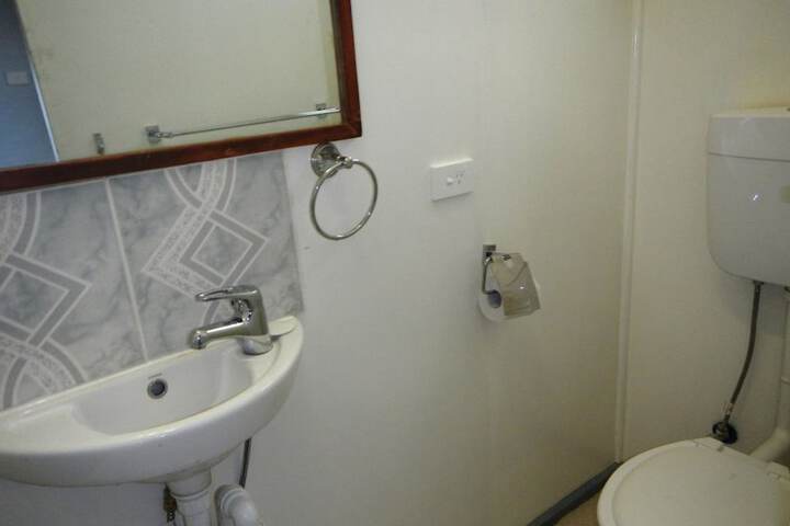 Room 33 of 80