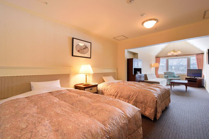 Room 14 of 102