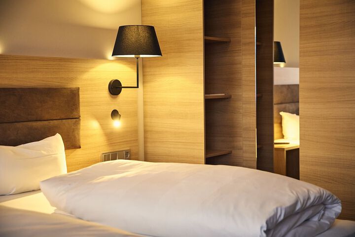Room 16 of 38