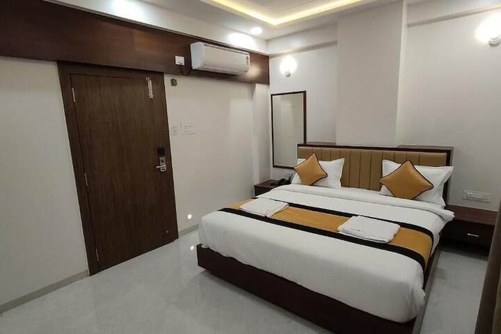 Room 12 of 36