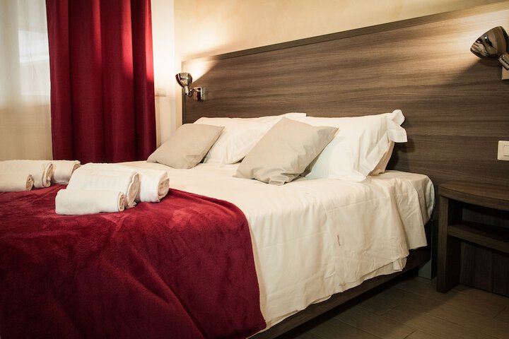 Room 6 of 24