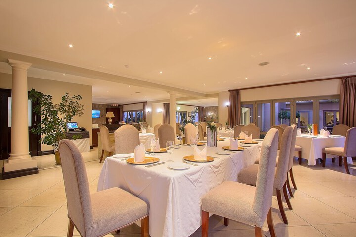 Dining 44 of 76